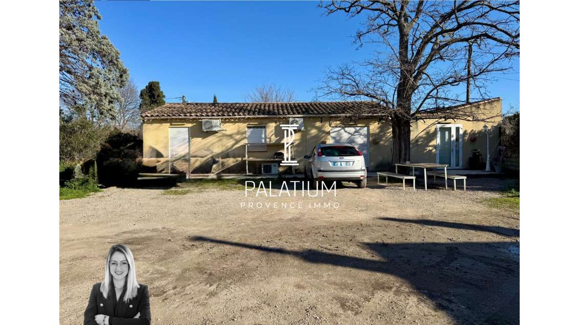 Vente local commercial 115m² avec parking à Salon