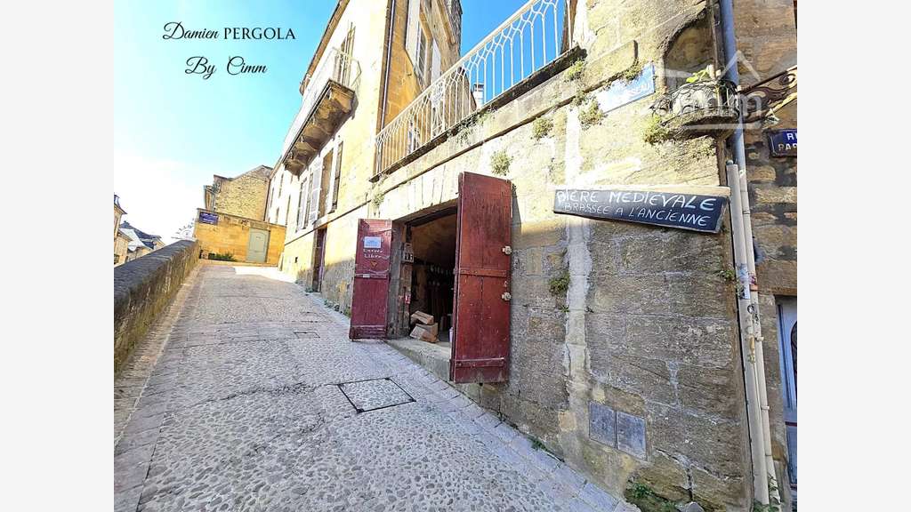 Local de caractère 112m² au cœur de Sarlat