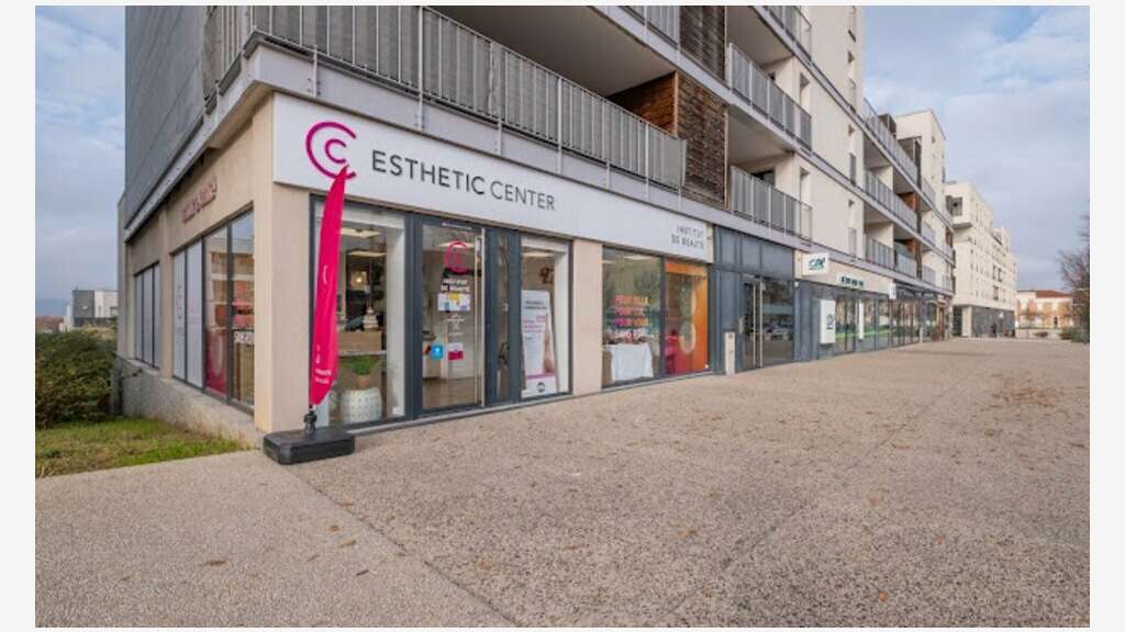 Local commercial de 137m² à vendre à Sathonay Camp