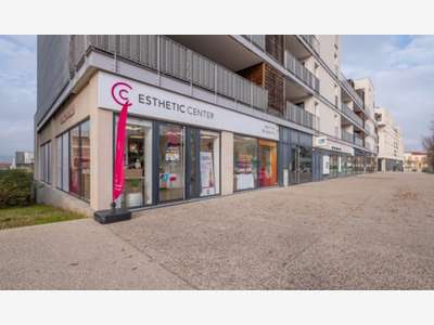 murs commerciaux libre à vendre SATHONAY CAMP 