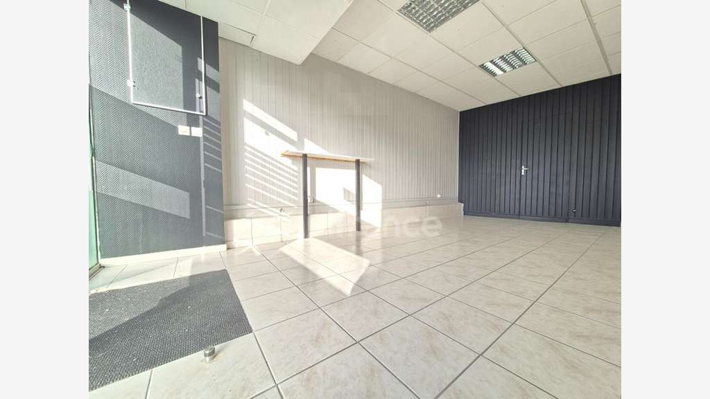 Murs commerciaux 23m² à vendre à Saujon