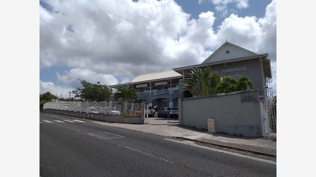 A vendre local commercial 82m² R+1 Schoelcher