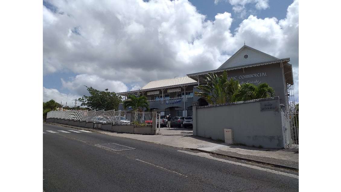 A vendre local commercial 82m² R+1 Schoelcher 