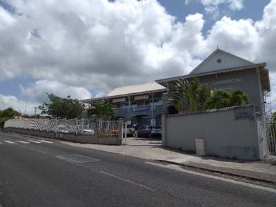 A vendre local commercial 82m² R+1 Schoelcher