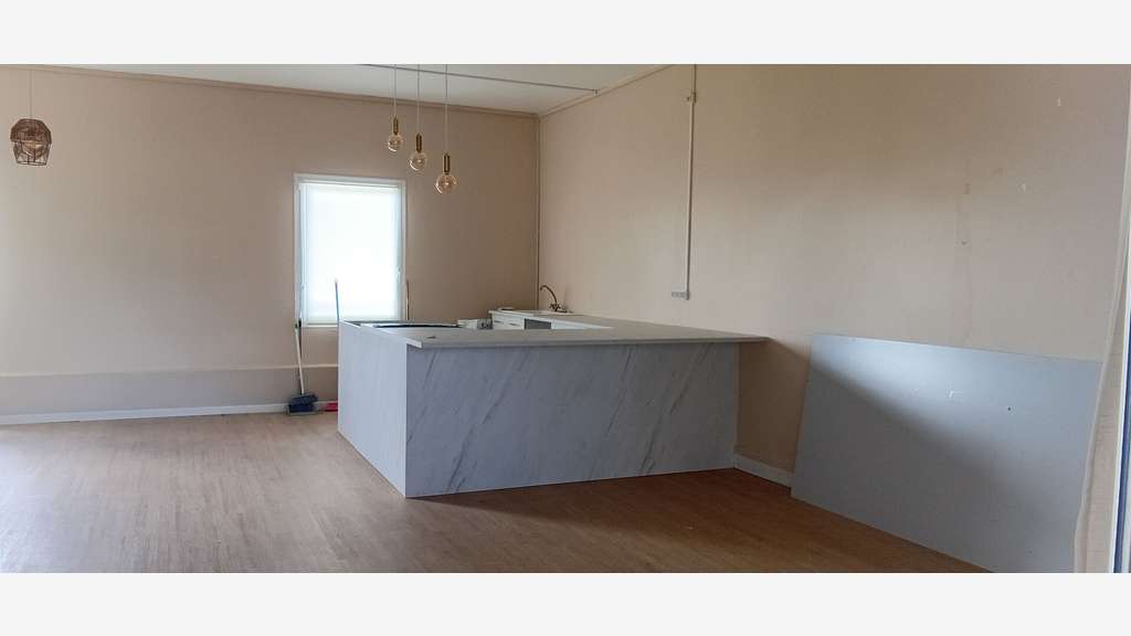 A vendre local commercial 82m² R+1 Schoelcher