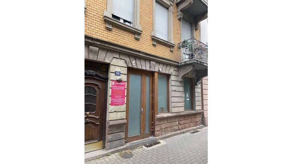 Local commercial à la vente ou location