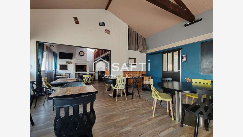 Vente local commercial 102m² Tesson centre-bourg