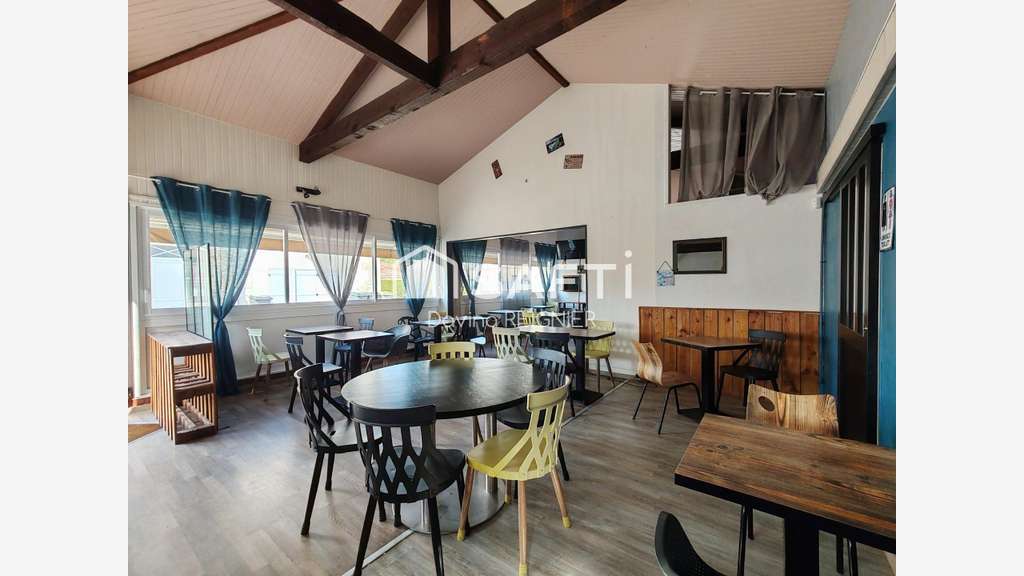 Vente local commercial 102m² Tesson centre-bourg