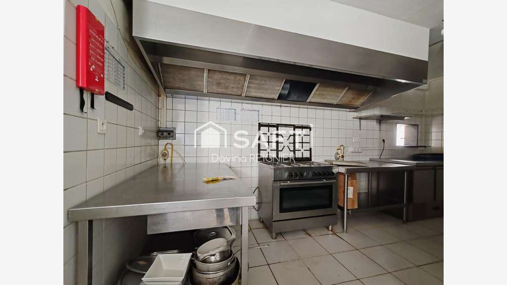 Vente local commercial 102m² Tesson centre-bourg