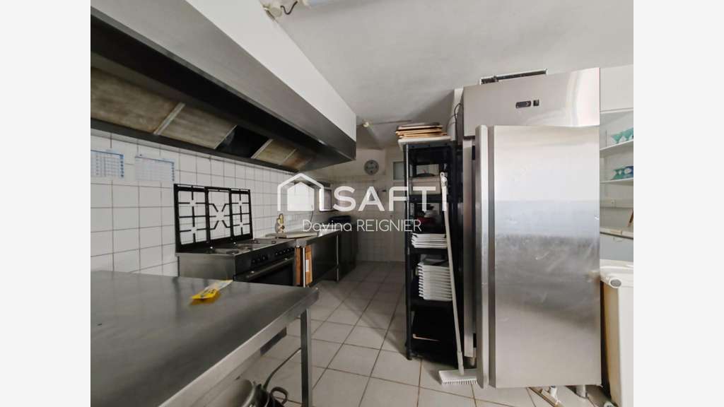 Vente local commercial 102m² Tesson centre-bourg