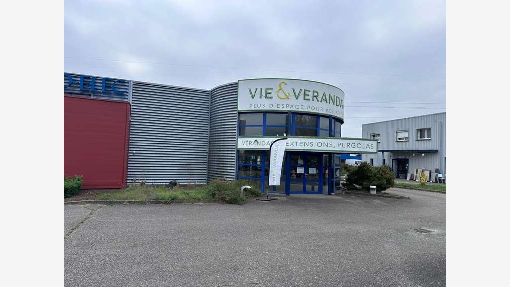 Local commercial loué à vendre à Thoiry