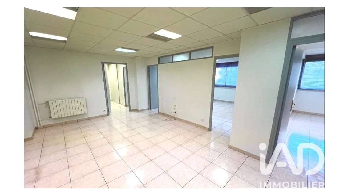 Vente local en entre-sol 103m² à Toulon Mourillon