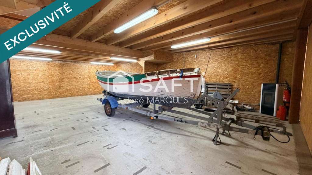 ZA Cogolin atelier en duplex avec préau 215m²