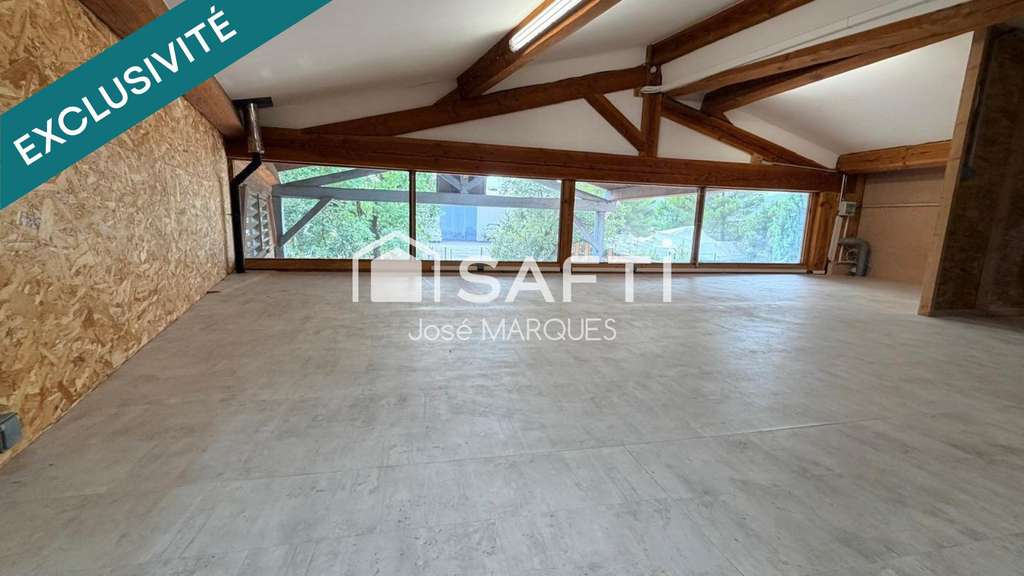 ZA Cogolin atelier en duplex avec préau 215m²