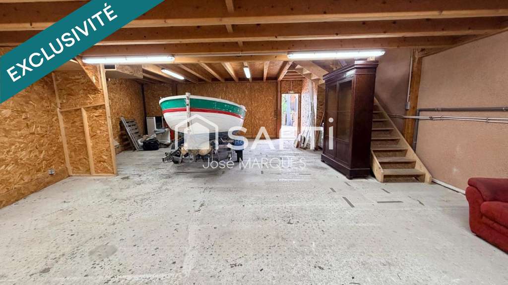 ZA Cogolin atelier en duplex avec préau 215m²