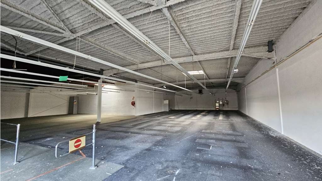 AV local commercial 1140m² à Tourlaville Cap Nord