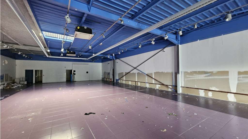 AV local commercial 1140m² à Tourlaville Cap Nord