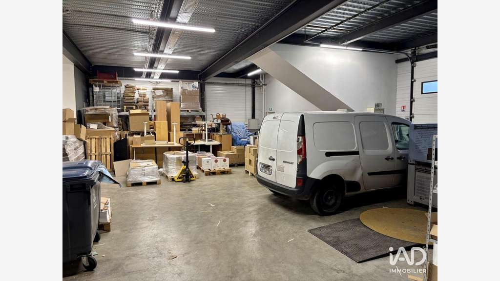 Vente local professionnel 1100m² à Tours 