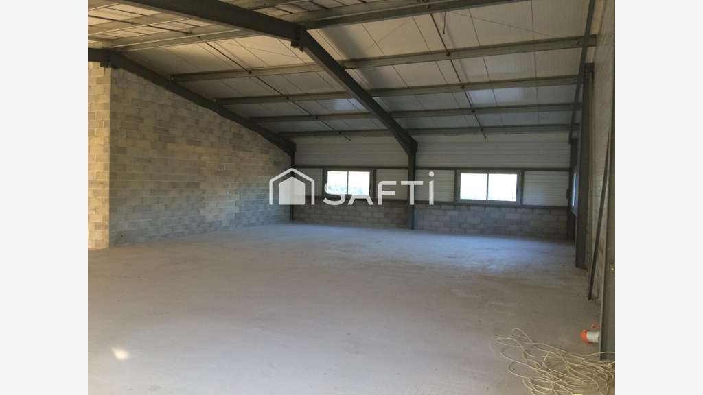 Vente local commercial 235m² à Tourves empl idéal