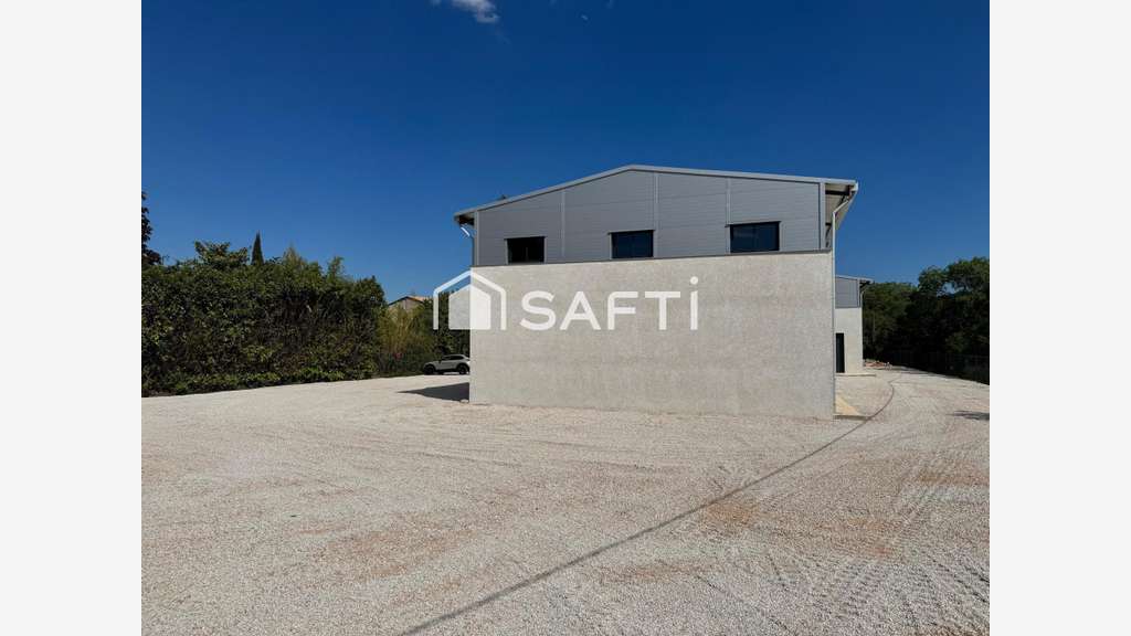Vente local commercial 235m² à Tourves empl idéal