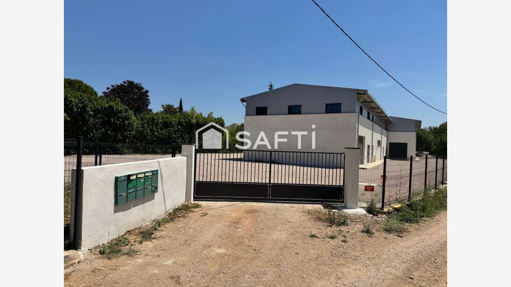 Vente local commercial 235m² à Tourves empl idéal