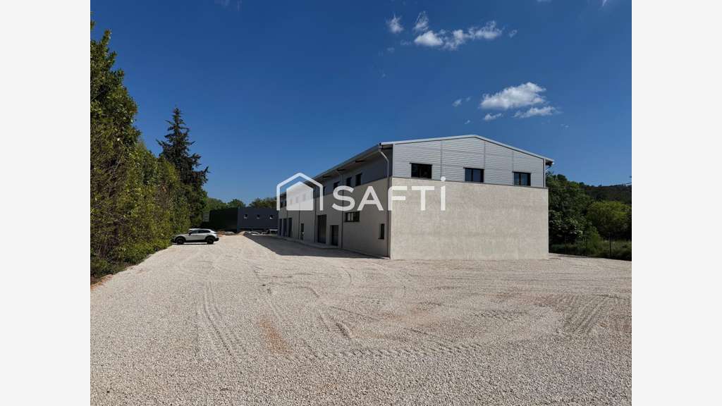 Vente local commercial 235m² à Tourves empl idéal