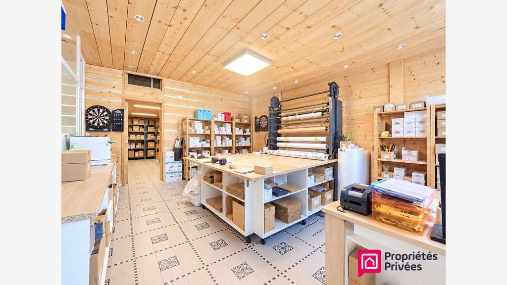 Vente murs commerciaux libres 163m² à Ugine