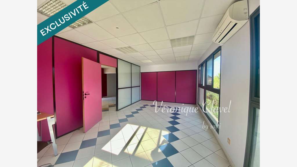 Très beau local ou bureau 65m² à vendre à Uzès