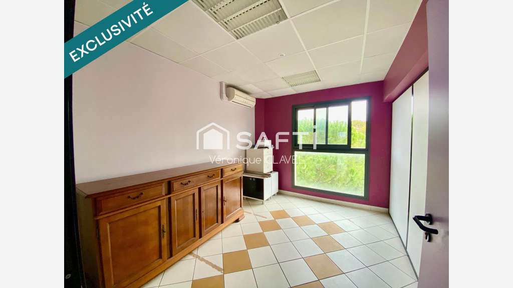 Très beau local ou bureau 65m² à vendre à Uzès