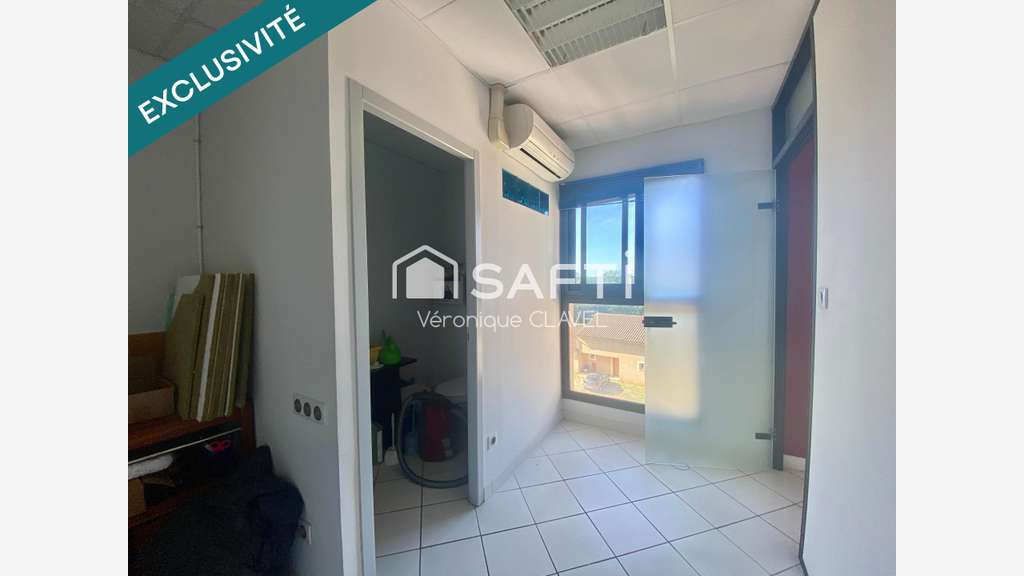 Très beau local ou bureau 65m² à vendre à Uzès