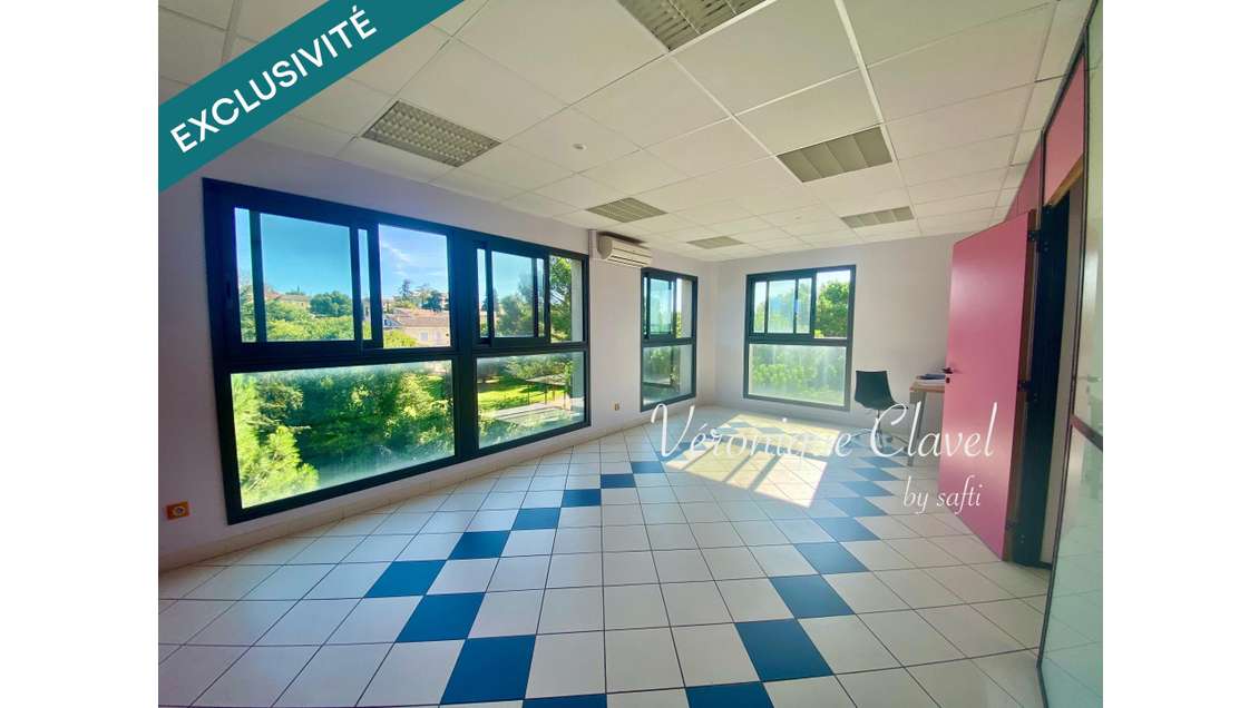 Très beau local ou bureau 65m² à vendre à Uzès