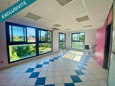 Très beau local ou bureau 65m² à vendre à Uzès