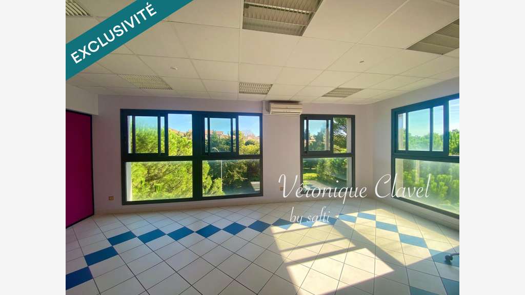 Très beau local ou bureau 65m² à vendre à Uzès