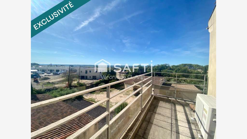 Très beau local ou bureau 65m² à vendre à Uzès