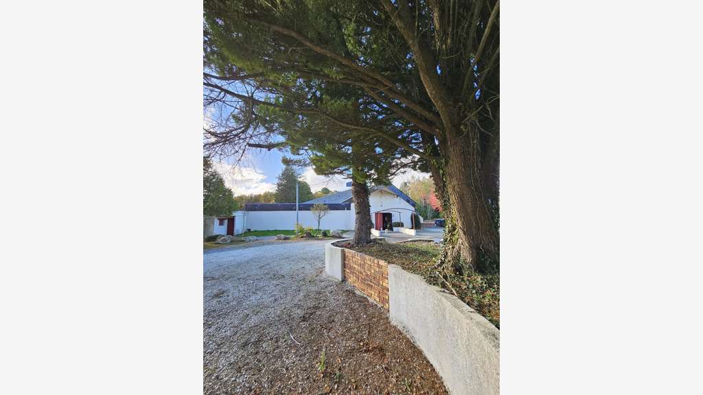AV local d'activité 630m² prox Maure-de-Bretagne