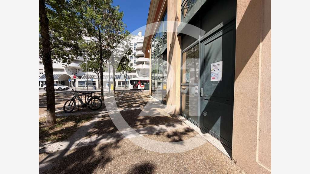 Vente local commercial 260m² à Valence Sud