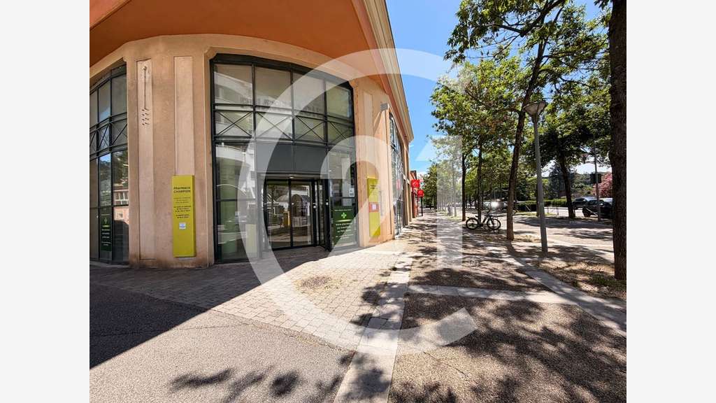 Vente local commercial 260m² à Valence Sud
