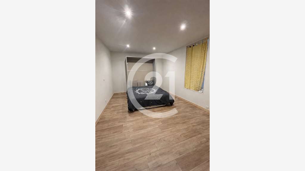 À vendre local 120m² emplacement n°1 à Valence