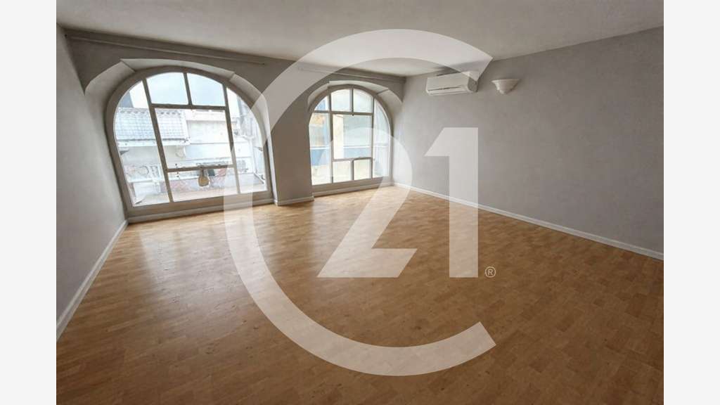 À vendre local 120m² emplacement n°1 à Valence
