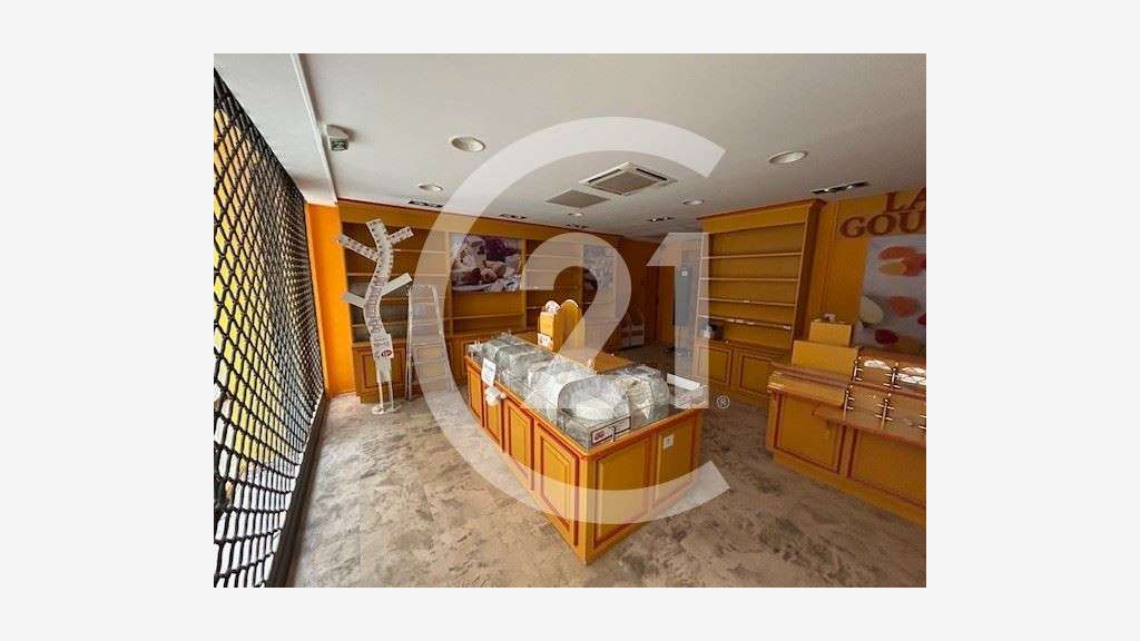 À vendre local 120m² emplacement n°1 à Valence