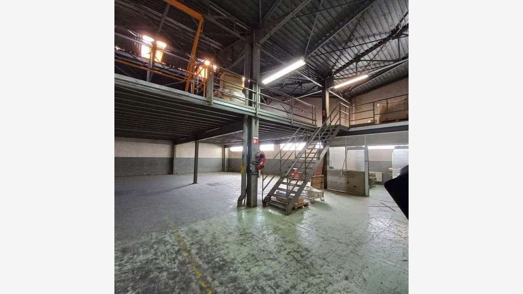 - BATIMENT BUREAUX ENTREPOT 1850 M²