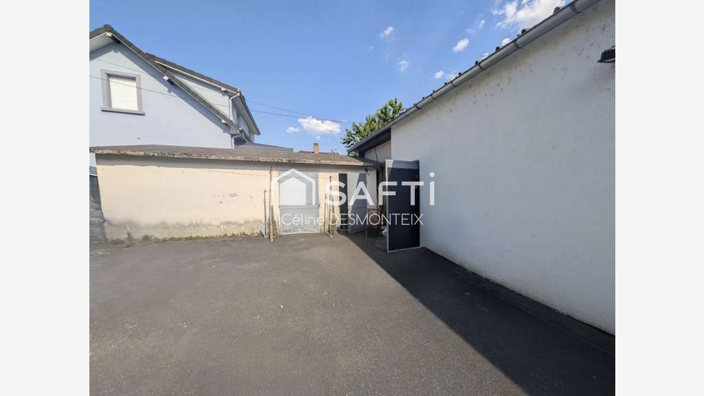 Local de stockage et maison de gardiennage