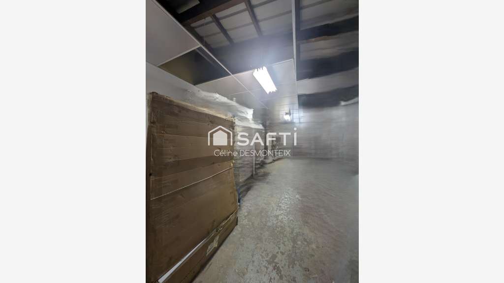 Local de stockage et maison de gardiennage