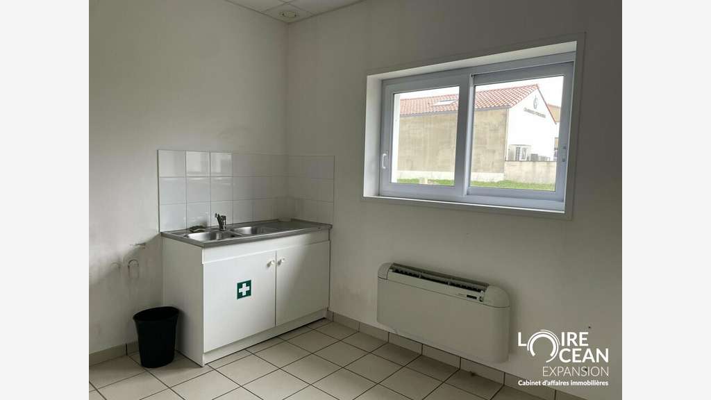 Local commercial de 336m² à vendre à Vallet