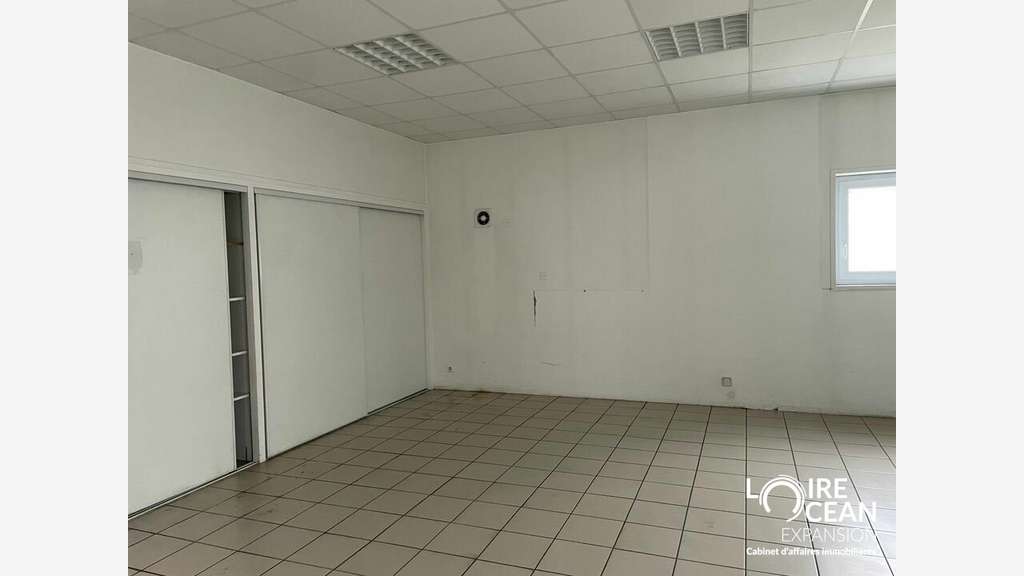 Local commercial de 336m² à vendre à Vallet