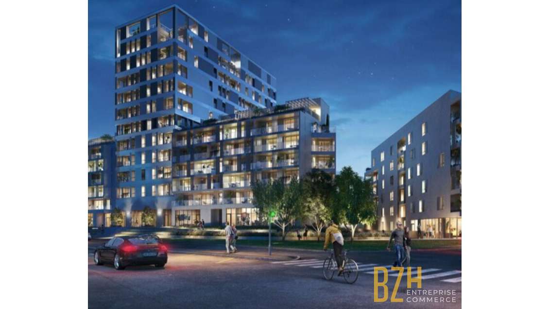 A vendre cellule neuve 90m² axe passant de Vannes