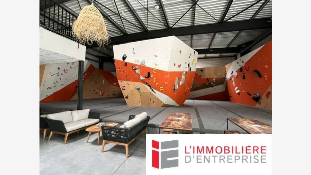 Cellule 600m² double peau à vendre à Vannes