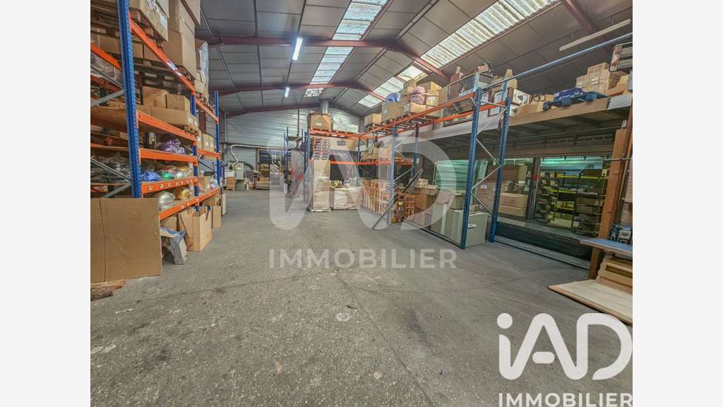 AV local d’activité 2500m² à Varennes-Changy A77