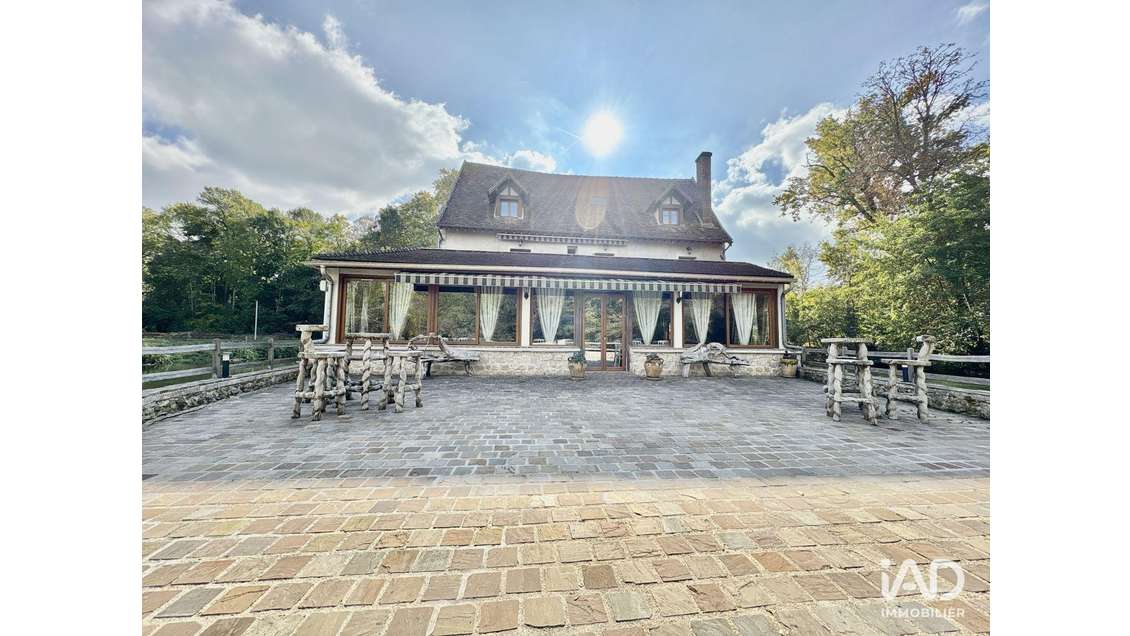 Murs commerciaux à Varennes-Jarcy