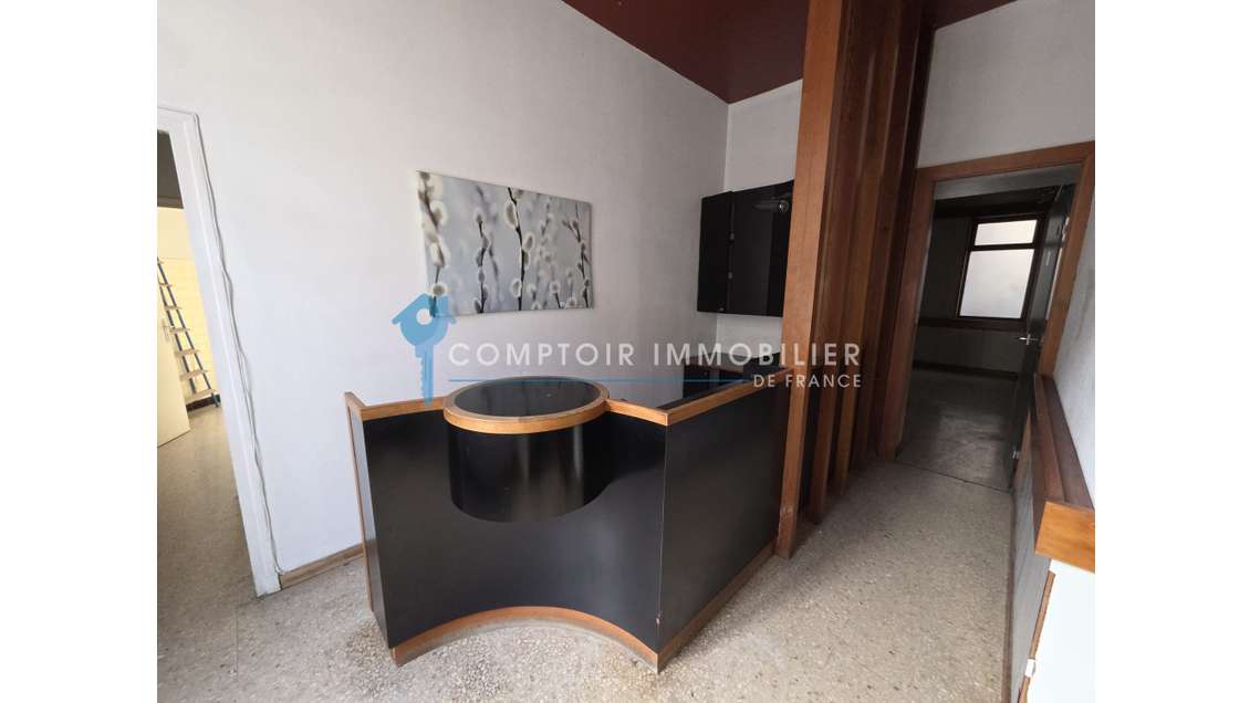 CENTRE VILLE VAUVERT. LOCAL PROFESSIONNEL 54 M² 3